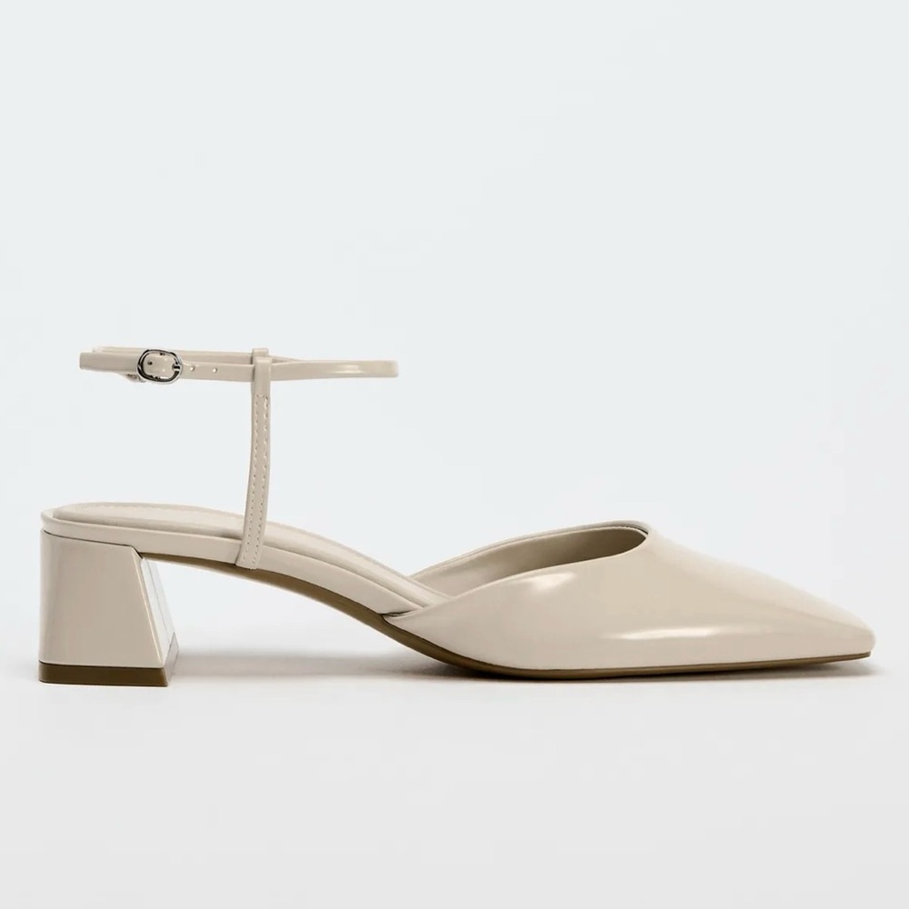ZARA  Brand New
FAUX PATENT LEATHER SLINGBACK SHOES
Size 7.5, 38